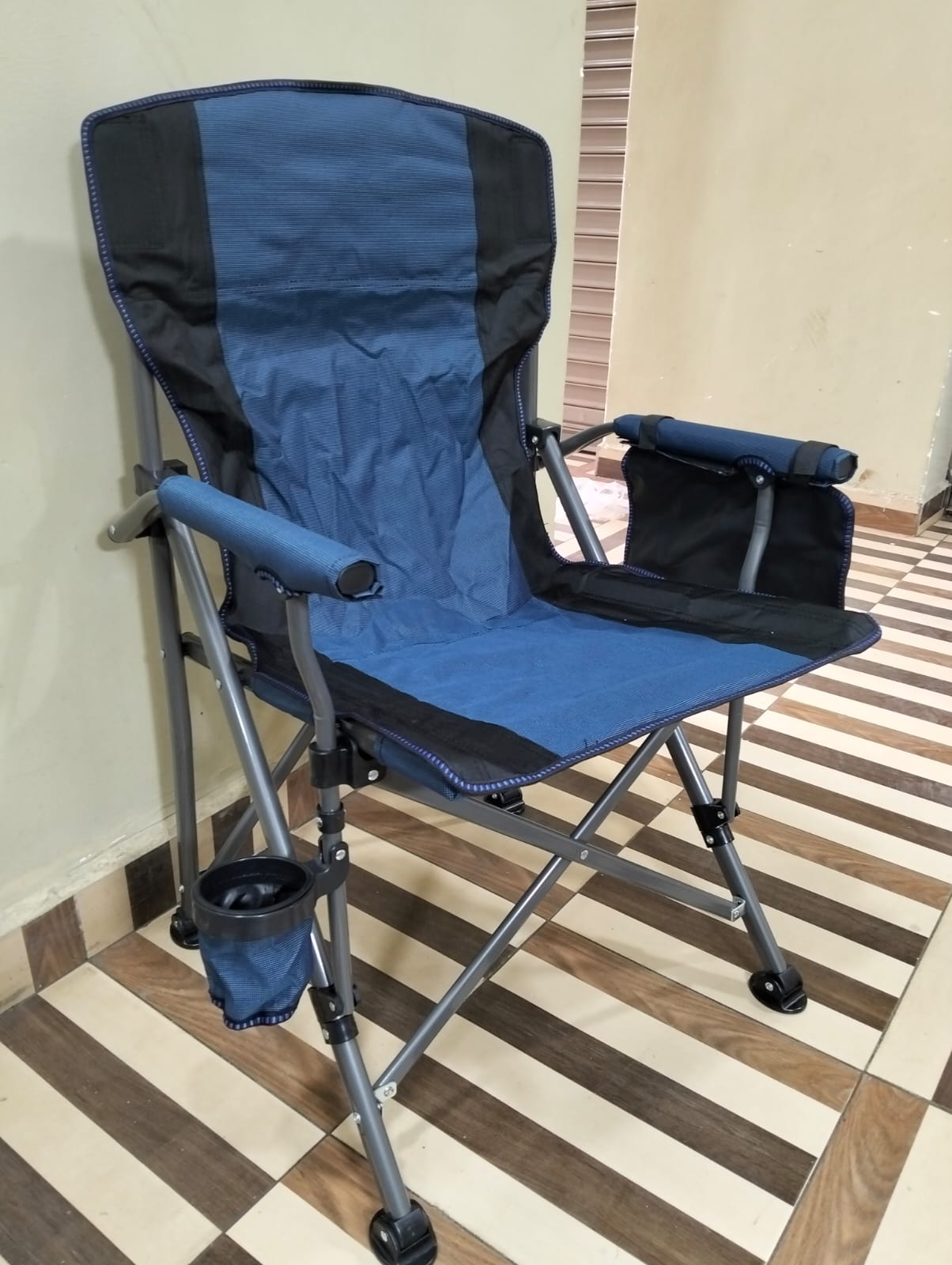 Heavy Duty Foldable Camping Chair – Portable Outdoor Seat with Cup Holder & Armrest