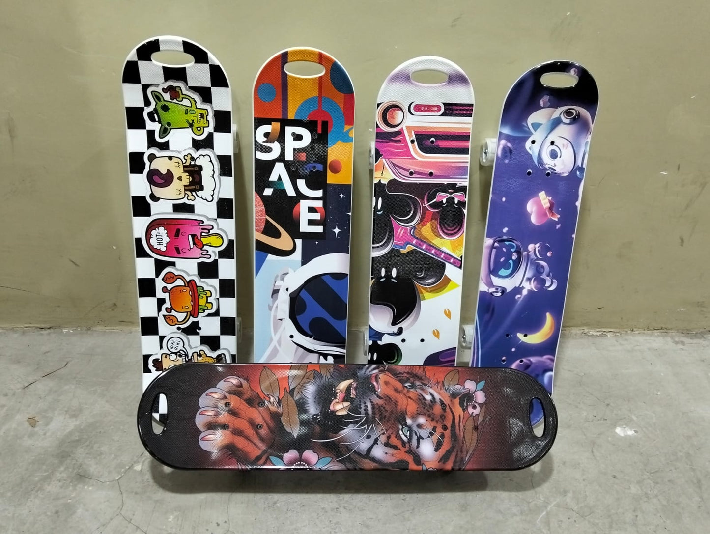 Adult & Teen Skateboard – Durable 4-Wheel Double Kick Board for Beginners & Pros
