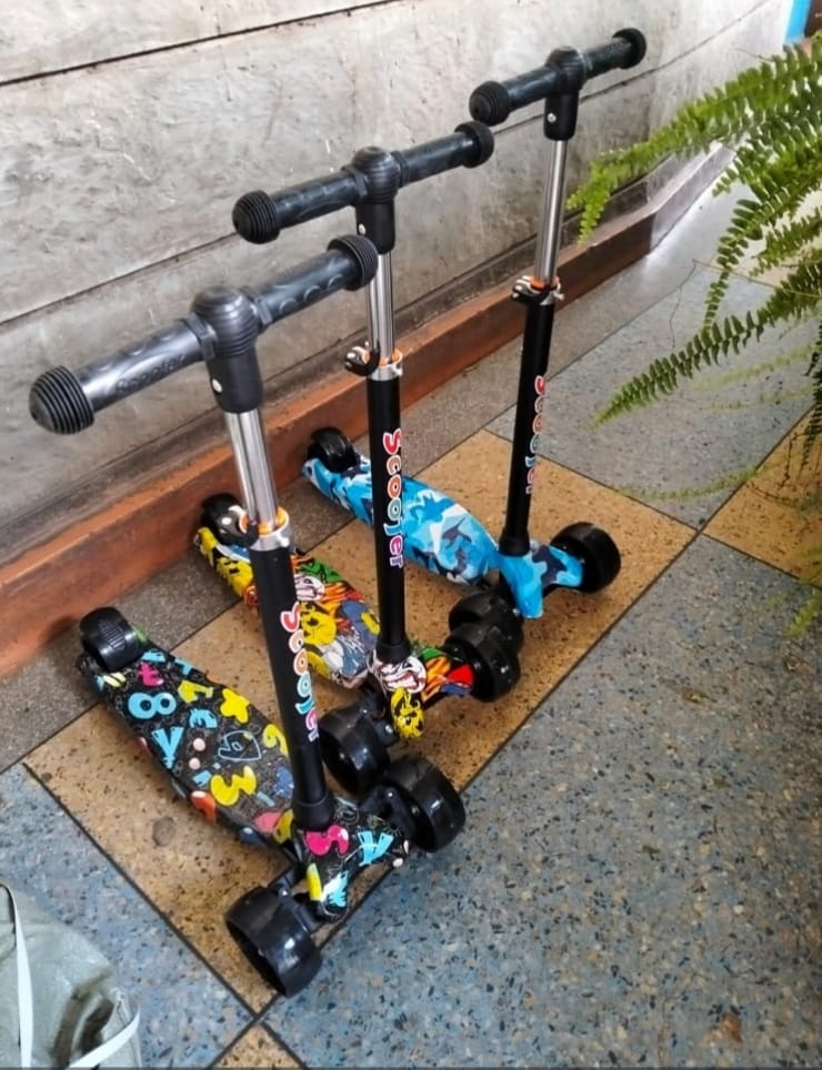 Adjustable 3-Wheel Kids Scooter – Foldable Kick Scooter with LED Wheels & Balance Steering