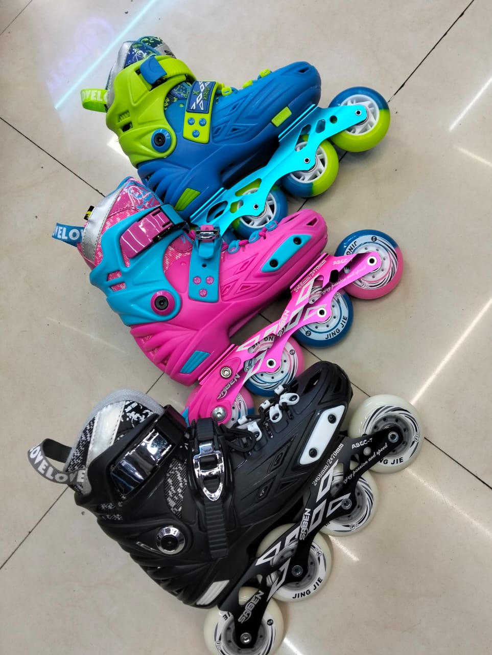 Professional Inline Skating Hard Boots – Adjustable Roller Skates (Medium 33–36 / Large 37–40)