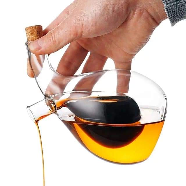 2-in-1 Twisted Oil and Vinegar Cruet Set with Bamboo Lids
