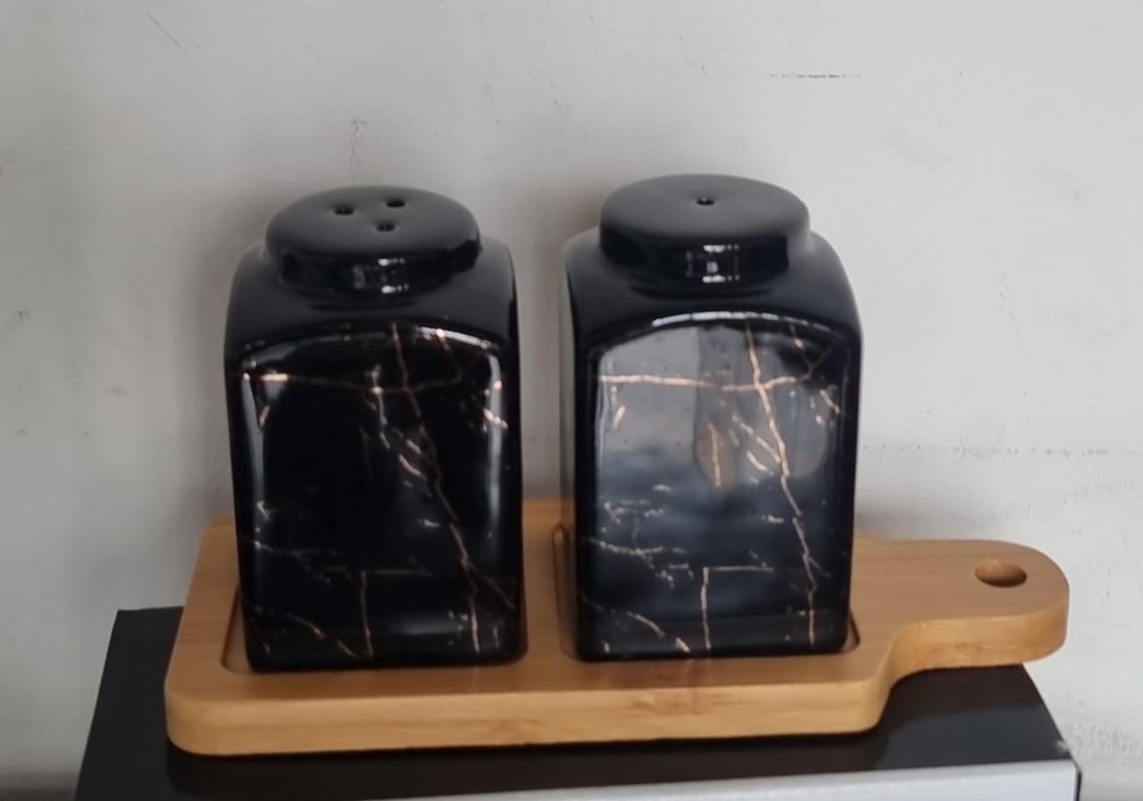 JA7268-H28 salt & pepper pot with bamboo base