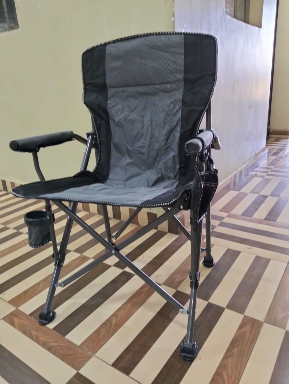 Heavy Duty Foldable Camping Chair – Portable Outdoor Seat with Cup Holder & Armrest