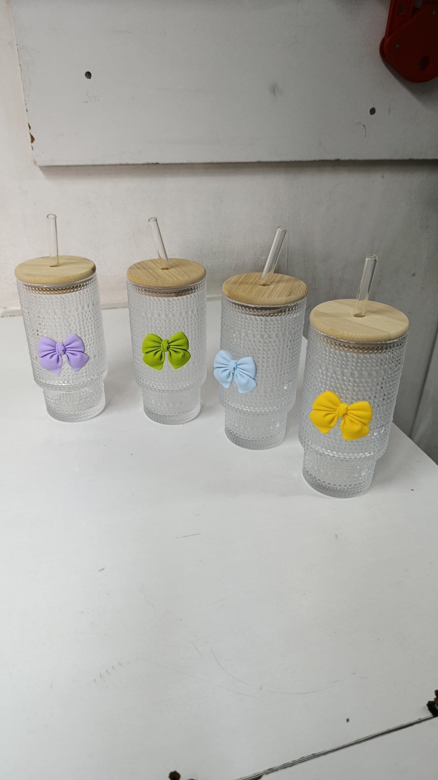 475ml Vintage Embossed Glass Cups with Lids and Straws