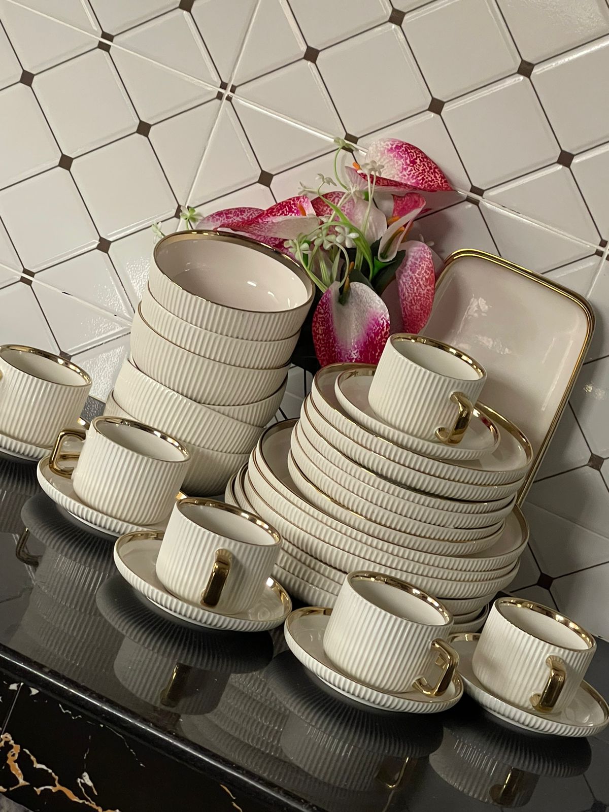 32-Piece Gold Rim Dinner Set