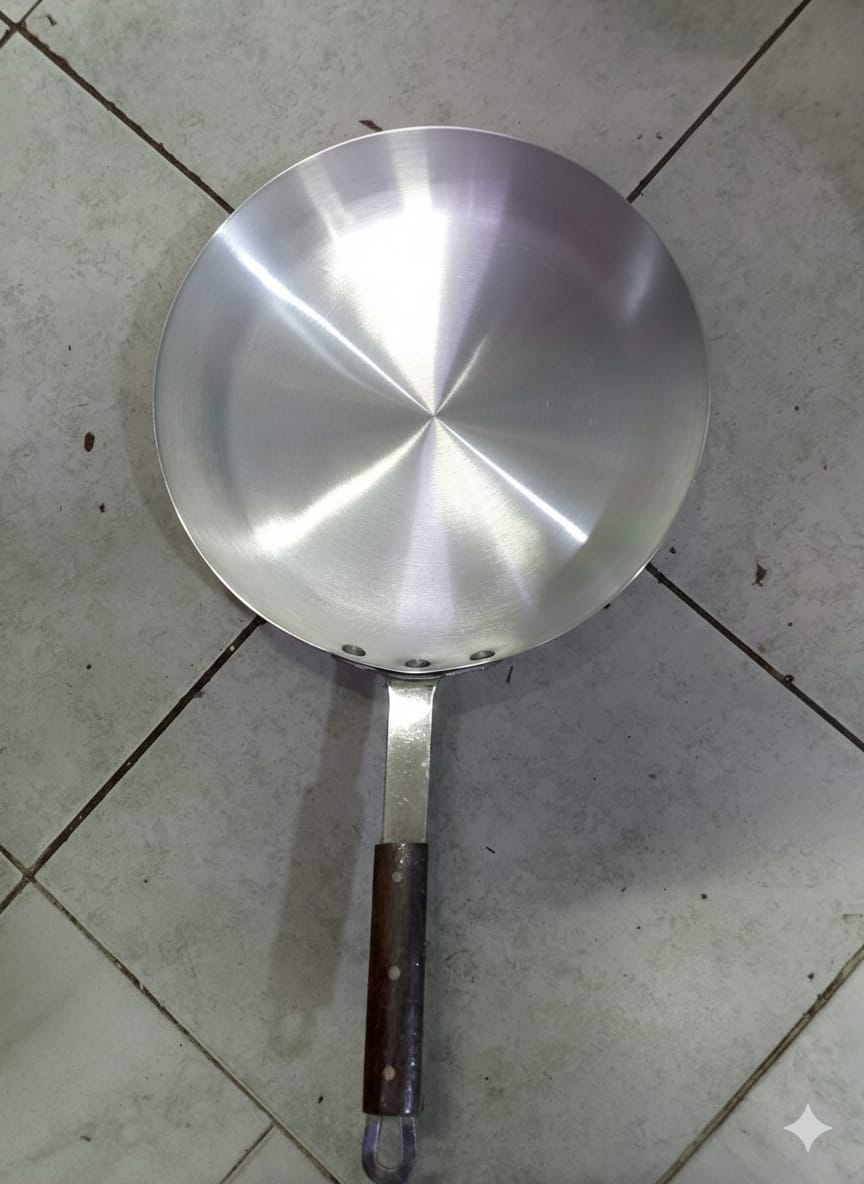 32cm Aluminum Frying Pan with Wooden Handle – Silver