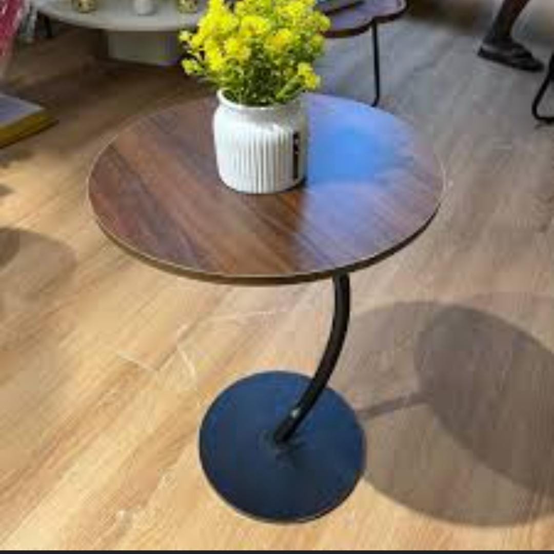 Round side table (size diameter 30cm base 40cm top height 60cm )