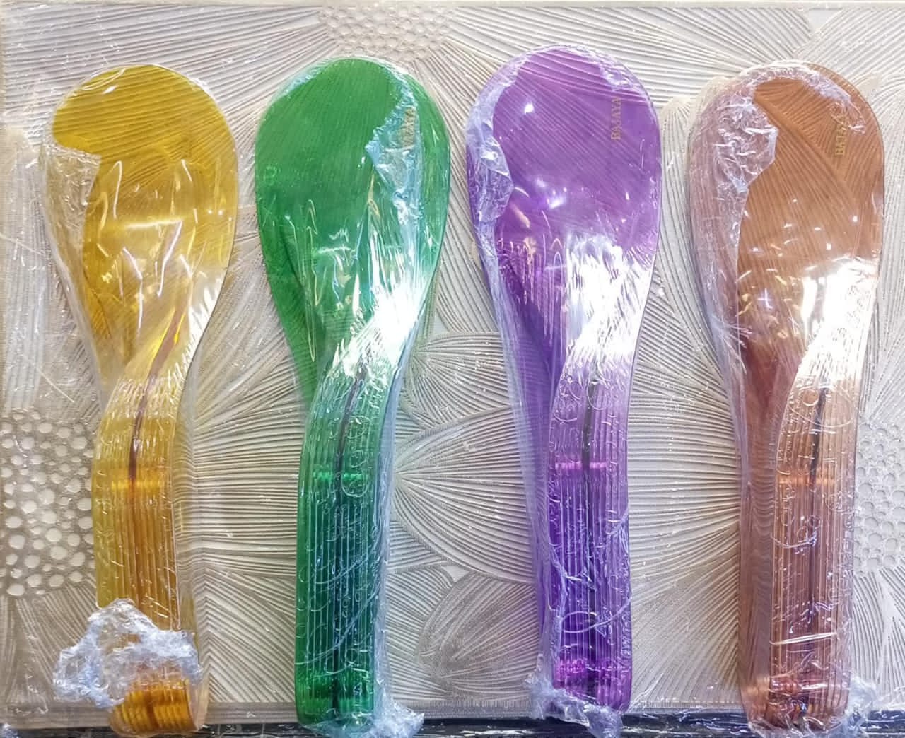 Strong Acrylic Bed Spread Tool – Transparent Mattress Lifter & Sheet Tucking Tool